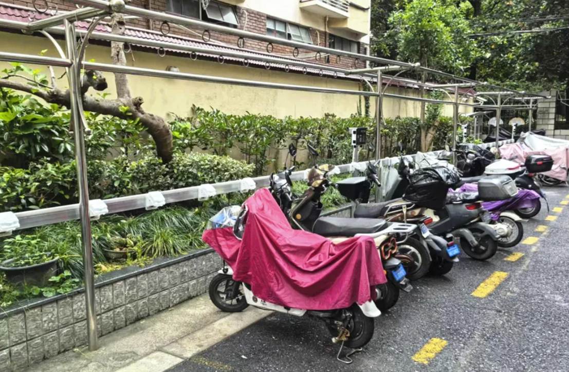 码”智能充电站“见缝插针”建起来动真碰硬